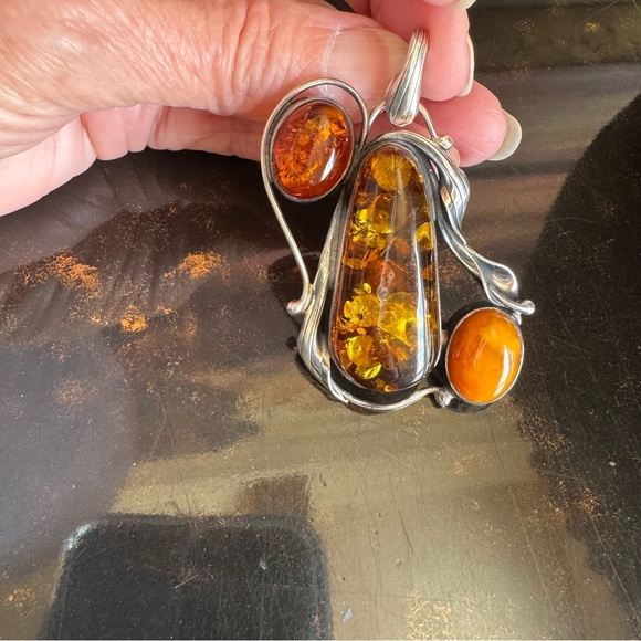 Vintage Sterling Silver Amber Pendant - large - Picture 14 of 14